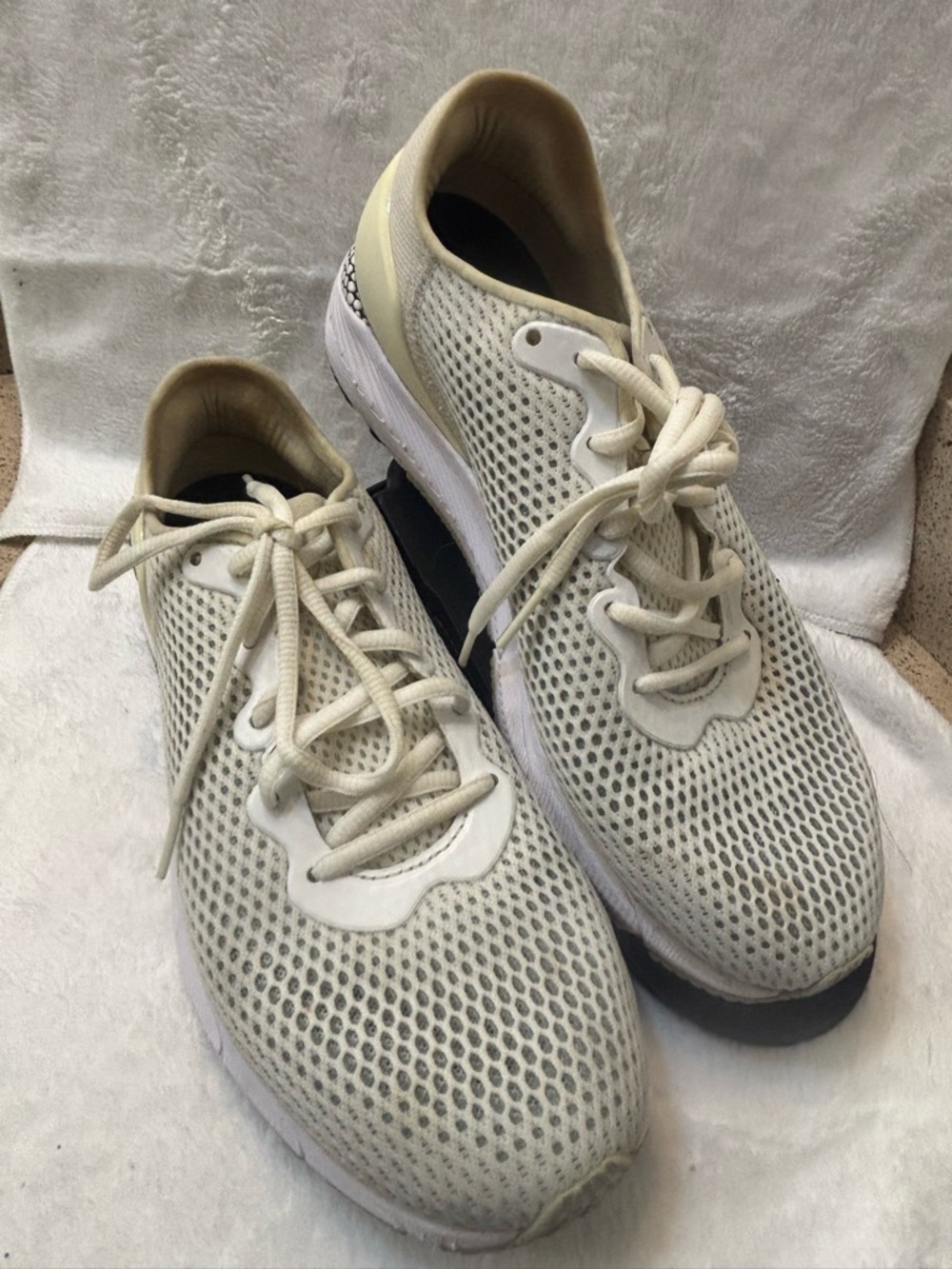Under Armour Men's Cream Mesh Athletic Running Shoes Size 9